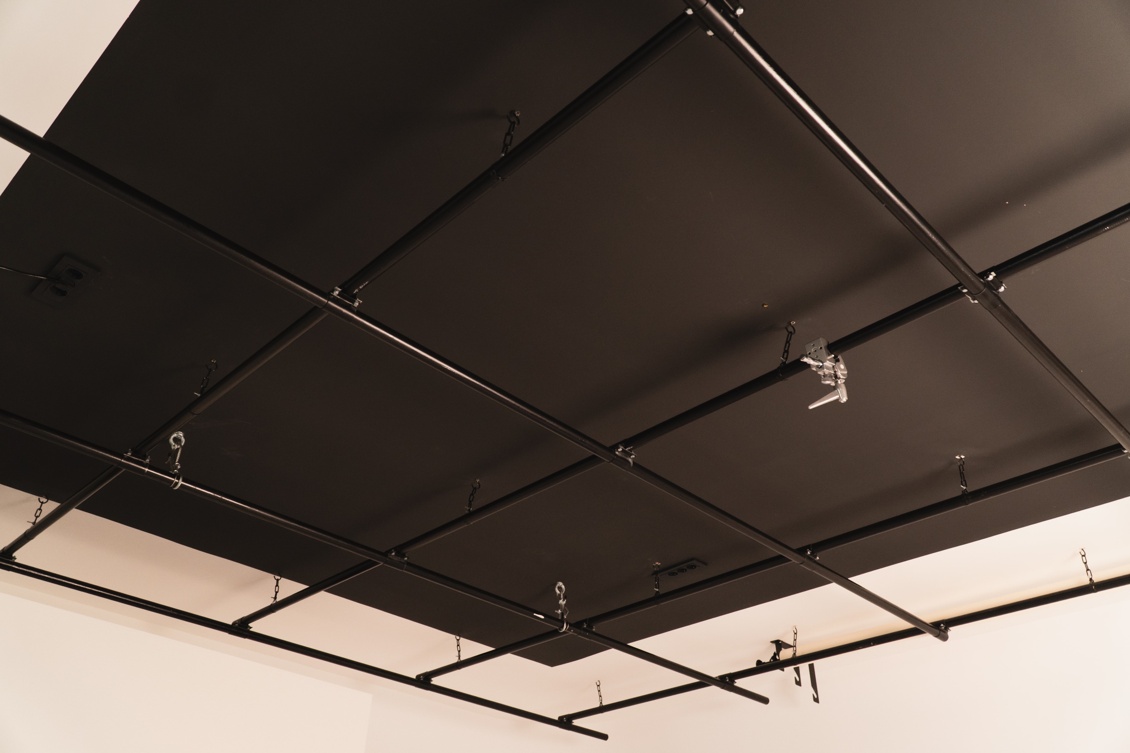 Grid za postavljanje rasvete na plafon